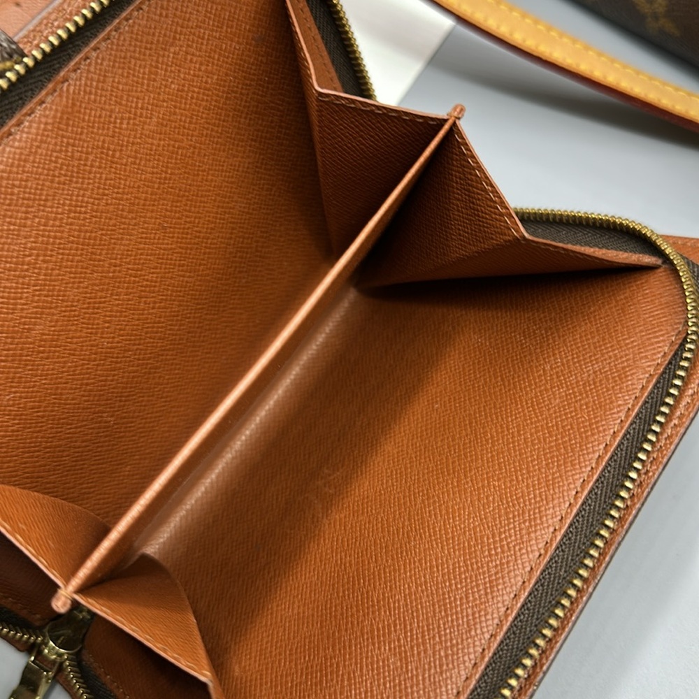 Louis Vuitton • Porte Papier Zippe Bifold Wallet - Picture 8 of 10